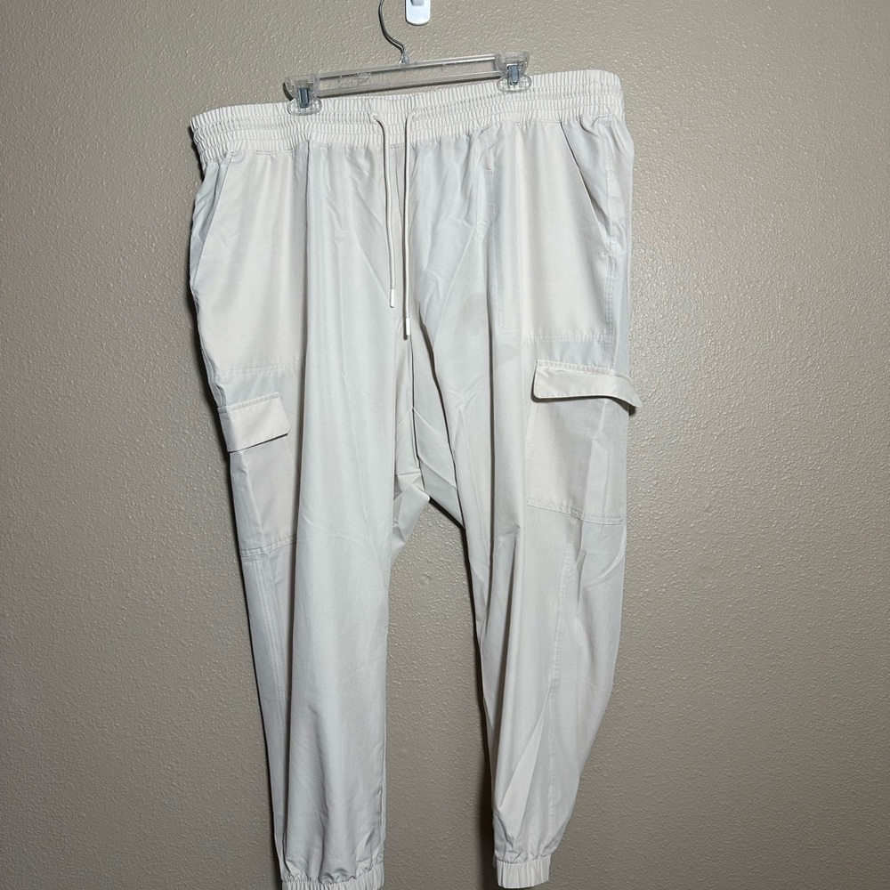 Old Navy Cream Cargo Pants